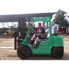 Forklift 3 Ton Boom 4.7 m Daily Weekly Monthly