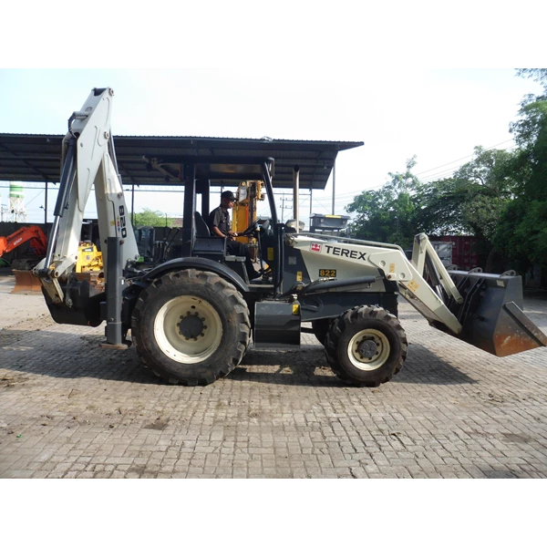 Excavators FOR RENTAL: Backhoe Loader 1 M3 Terex 820 (Jawa Timur)