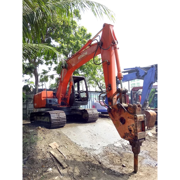 Excavators Hitachi EX100 with Breaker 10 tons RENTAL