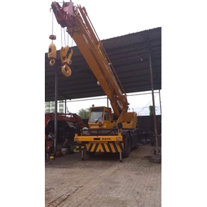Rental Roughter Crane Kato 25 Ton Surabaya